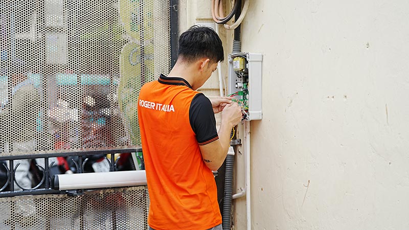 Bảo trì cổng tay đòn – siết bulông, kiểm tra giảm tốc, chống nước